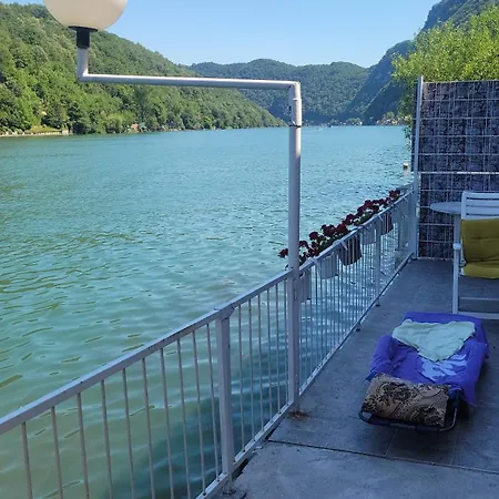 Vikendica Djeric Tatil Evi *