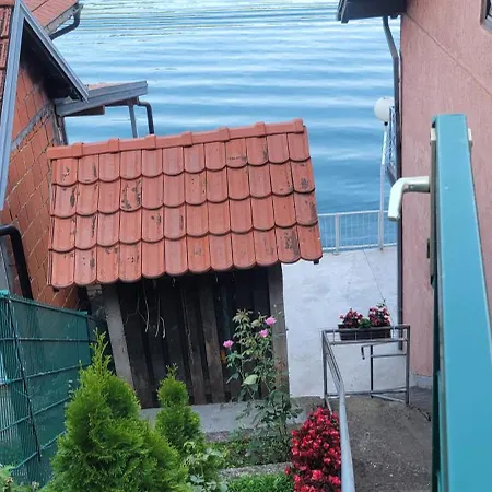 Nyaraló Vikendica Djeric *